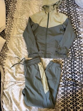 Two-Tone Primark Olive Green Hooded Jacket and Pants Set